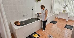 Ca în fiecare an, mai ales în lunile de vară, casa judeţeană de pensii vaslui este asaltată de vârstnicii care vor să meargă la tratament prin biletele oferite de stat la jumătate de preţ. Casa JudeÈ›eanÄƒ De Pensii IaÈ™i Va Repartiza Bilete De Tratament In 20 De