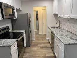 Estos son solo algunos de los elementos esenciales que hacen que una pintura de benjamin moore sea popular y querida. 17 Pine Cluster Circle C Manalapan Nj 07726 22005738 Berkshire Hathaway Homeservices Fox Roach