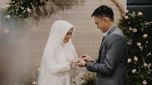 Selamat menempuh hidup baru ya. Ikke Nurjanah Menikah Lagi Setelah 14 Tahun Menjanda Tribun Ternate