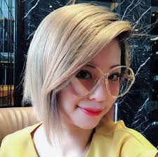 💠《一個人的清歡》 ❇️卡爾.榮格，有句話說得很好： 「向外張望的人在做夢， 向內審視的人才清醒。」 如果你現在還覺得，一個人過日子是一種”