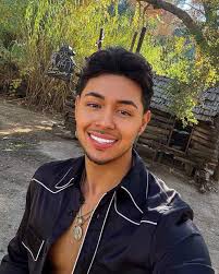 Bike ride with three-man break at 23.1 mph