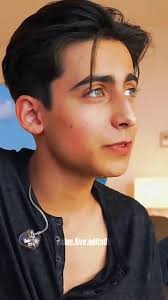 Aidan Con El Pelo Rubio