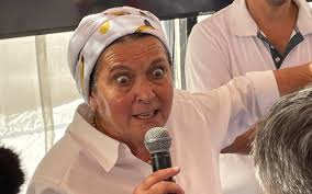 Israeli settler leader Daniella Weiss claims that "there is no settler  violence" against Palestinians. In response, ITV News journalist Peter  Smith shows her a video