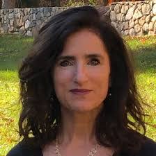 Lynette Prescott's Instagram, Twitter & Facebook