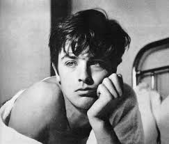 Alain delon est un acteur, producteur, scénariste français. Loverofbeauty Wehadfacesthen A Very Young Alain Delon