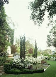 Elegance Xo Fleaingfrance Beautiful Gardens White Gardens Tuscan Garden