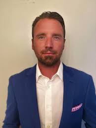 Daniel Cable's Instagram, Twitter & Facebook