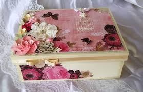 Caixa De Mdf Decorada Com Papel Linda E Muito Original Esta Caixa Em Mdf Pintada Por Dentro E Por Fora Decorada Em Scrapbook Com Flores De Caixas Decoradas Caixas Vintage Decoracoes Faceis