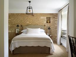 We also guide you to the best restaurants, cafés, cocktail bars and other places nearby. Cotswold Cottage Farmhouse Bedroom Oxfordshire By Jo Shore Ltd Houzz
