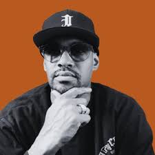 The Hustler's Anthem: Only The Disciplined Survive: Smalls, Bobby R.O:  9798992926606: Amazon.com: Books