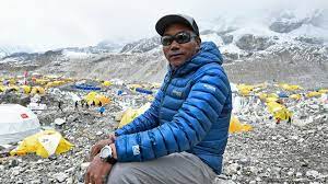 Is everest worth the climb? Nepali Climber Summits Everest 25th Time Breaks Record News Dw 07 05 2021
