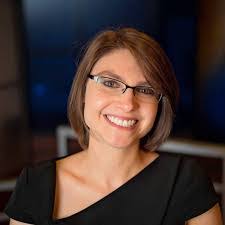 Sara Knox's Instagram, Twitter & Facebook