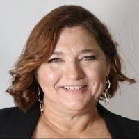 Elizabeth Pilon's Instagram, Twitter & Facebook