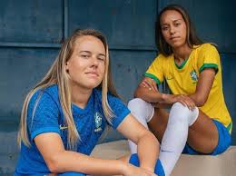 Acesse o site e compre online! Nova Camisa Da Selecao Feminina Nao Leva Estrelas No Escudo
