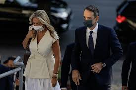 Το εμβόλιο θα διατεθεί δωρεάν ανέφερε για άλλη μια φορά ο κ. Embolio Stis 28 12 8a Emboliastoyn O Kyriakos Mhtsotakhs Kai H Mareba In Gr