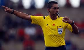 La commission des arbitres de la fifa a sélectionné 13 arbitres qui officieront uniquement en tant qu'arbitres assistants vidéo lors de la coupe du monde de chaque match de la coupe du monde de la fifa, russie 2018™ sera supervisé par un arbitre assistant vidéo, qui disposera de trois adjoints. Un Arbitre Tahitien En Russie Tntv Tahiti Nui Television
