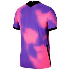 Especializada em camisas de futebol, basquete e artigos esportivos, a all sports reúne os uniformes completos dos mais variados clubes brasileiros, internacionais e seleções, com a maior variedade em camisas de times de futebol no mercado nacional. Camisa Paris Saint Germain 4 Psg 20 21 Roxa