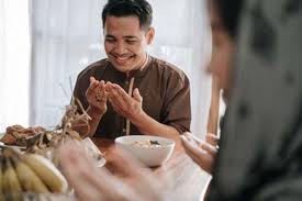 Bacaan doa sebelum makan latin. Doa Sebelum Makan Keutamaan Dan Manfaatnya