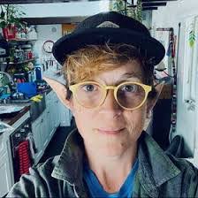 Dara Brady's Instagram, Twitter & Facebook