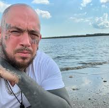 Jay Saville's Instagram, Twitter & Facebook