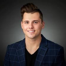 Cameron Pennington's Instagram, Twitter & Facebook