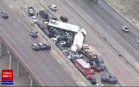 Traficul pe sensul spre capitala este blocat. Cel PuÅ£in Cinci MorÅ£i Intr Un Carambol Cu 100 De Masini Pe O AutostradÄƒ IngheÅ£atÄƒ Din Texas Stirileprotv Ro