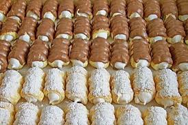 Mini Schaumrollen Mit Zimtschaum Von Steiramadl Chefkoch Schaumrollen Rezept Kuchen Desserts Lebensmittel Essen