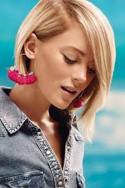 Des Idees Pour Adopter Le Carre Plongeant Court Album Photo Aufeminin In 2020 Blonde Glatte Haare Haarschnitt Ideen Haar Styling