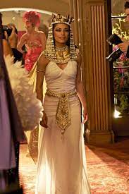 Cleopatra Kostum Selber Machen Diy Ideen Maskerix De Egyptian Goddess Costume Egyptian Costume Chic Halloween Costume