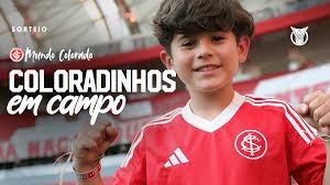 Cinco sócios(as) coloradinhos(as) serão sorteados(as) para entrar em campo no duelo contra o Santos