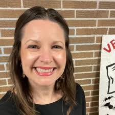 Andrea Cummings's Instagram, Twitter & Facebook