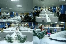 Holiday Cubes Just When We Think We Ve Seen It All A Cubicle Christmas Cubicle Decorations Office Christmas Decorations Holiday Office Decor
