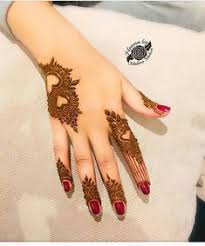 Namun, henna juga bisa dipakai sebagai bahan alami untuk mewarnai rambut. Gambar Henna Terbagus