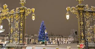 Nancy Le Sapin De Noel Arrive Place Stan Le Lorrain Nancy Place Stanislas Nancy Ville De Nancy