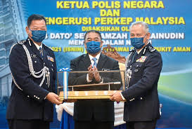 Datuk seri abdul hamid bador ketua polis negara ke 12. Hamid Hands Over Igp Reins The Star