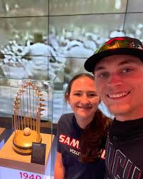 Johnny bench and the greatest catcher of all time in the same picture 🔥