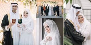 Sekali gus melenyapkan spekulasi kononnya aktres ini sudah berkahwin. Detail Foto Pernikahan Vebby Palwinta Razi Bawazier Akad Di Kua Hanya Dihadiri Keluarga Kapanlagi Com