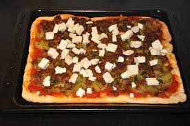 Hackfleischpizza griechische arte / mittelmeer wem gehort das gas im meer arte reportage die hackfleischpizza nach griechischer art rezepte: Griechische Hackfleisch Pizza Wildes Backen