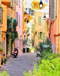 Joue les tours (joué lès tours) is hosting eight of the largest companies in france. Cannesisyours On Instagram On Termine La Semaine En Couleurs Dans Les Ruelles Du Suquet A Cannes Manoush Ka Cannesisyours C Places Cannes Alley