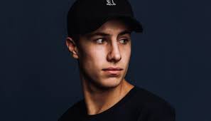 He is an actor and writer, known for luis miguel: Juanpa Zurita Aparecera En Pelicula Con Andrew Garfield Sector Cinesector Cine