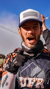 El gran @geronimobarraquero , del @club_araikani_teams , hecho un elite de  calle, con toda su potencia, dejo un ratito el stand antes de abrir la  expo, y se quedó con los 10k del @ultrafitzroy . Un ...