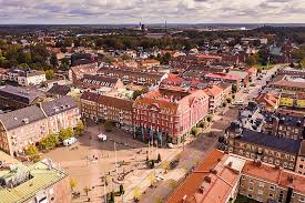 Hässleholms kommun är en kommun i skåne län.kommunen är med sina 1 269 km 2 skånes största till ytan om man ser till endast landareal (inklusive vattendrag och/eller havsareal är kristianstads kommun större). Fotograf I Hassleholm