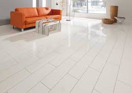 Parchetul Alb Super Lucios In Format Gresie 772616 Parchet Parchetlaminat Parchetlucios Parchetgermania Ploi Flooring Sheet Linoleum Linoleum Flooring