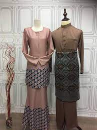 Ada beberapa koleksi menarik minat dhia. Baju Raya Sedondon 2017 Baju Kurung Artis