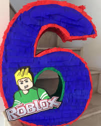 Echa un vistazo a nuestra selección de roblox para niñas para ver las mejores piezas hechas a mano, únicas o personalizadas de nuestras tiendas. Fiesta Tematica De Roblox Para Ninos Pinatas Ideas Para Las Fiestas Infantiles Para Mujeres Hombres 15 Anos Y Bodas