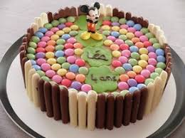 Gateau D Anniversaire Aux Fingers Et Smarties Theme Mickey Teatime Gourmand Gateau Smarties Gateau Fingers Idee Gateau