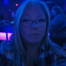 Who can paint the interior of an empty house in Kingston, NH?