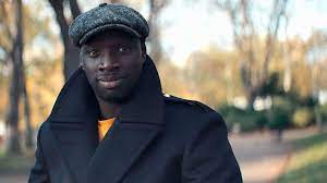 Omar sy in the second series of lupin. Lupin Star Omar Sy Klart Vermeintlichen Logikfehler In Netflix Serie Auf Watson