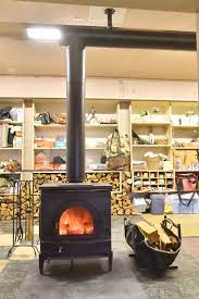 長い横引きの煙突に強制排気ファンを装着