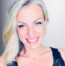 Mandy Perry's Instagram, Twitter & Facebook